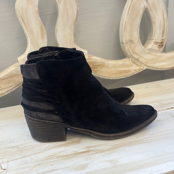 Volatile Black Suede Ankle Boots Size 7 - Picture 1 of 5